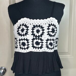 Black and White Crochet Women's Top size M